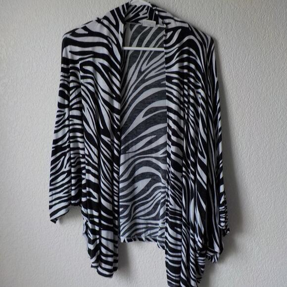 Cato Pullover White Black Open Tunic Top Wrap Waves Zebra Rayon Women Medium - Picture 1 of 4